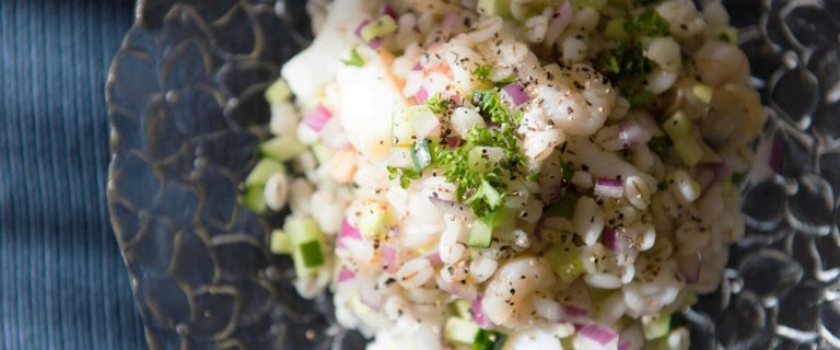 でるでる！押し麦のシーフードサラダ