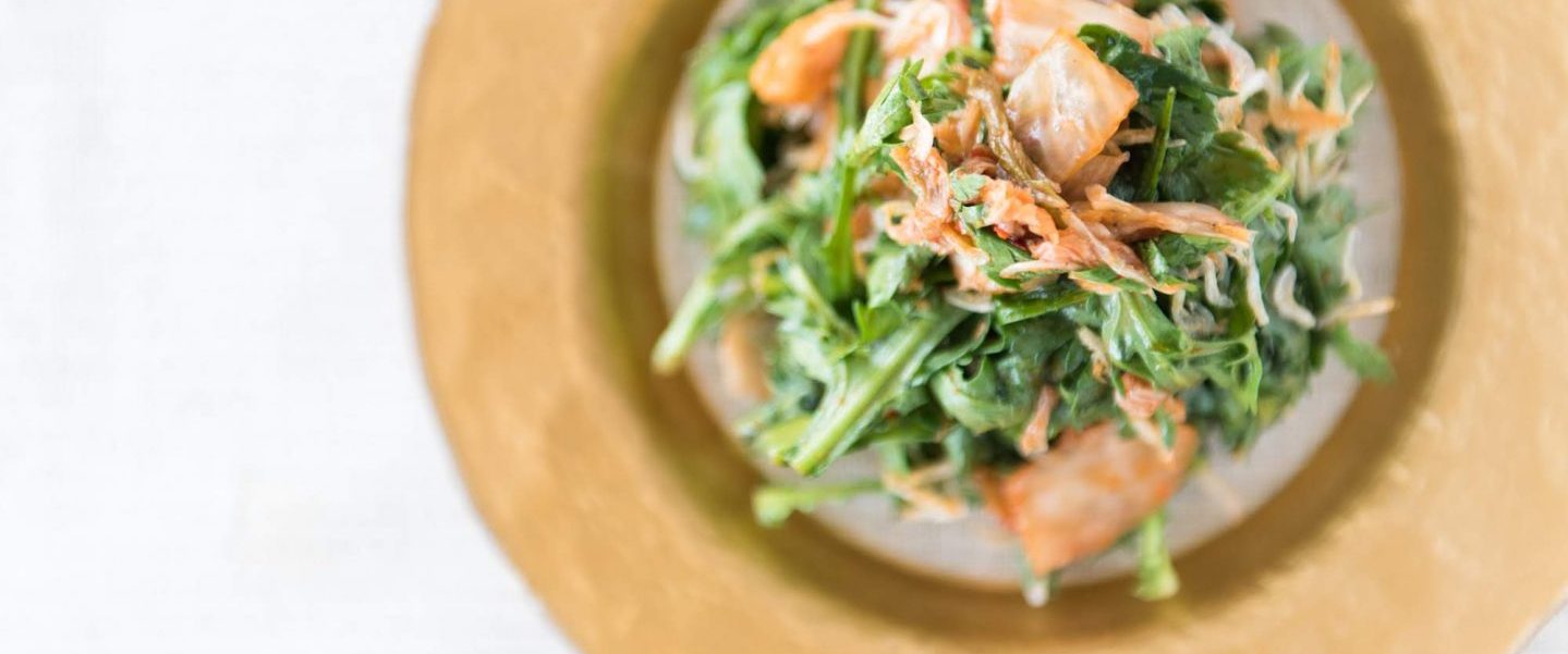 ピリッとクセになる！春菊とキムチのサラダ