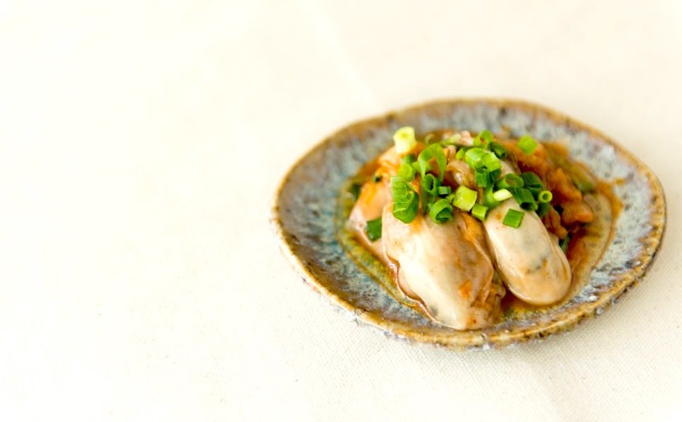 腸活おつまみに♪ピリ辛！牡蠣のキムチ漬け