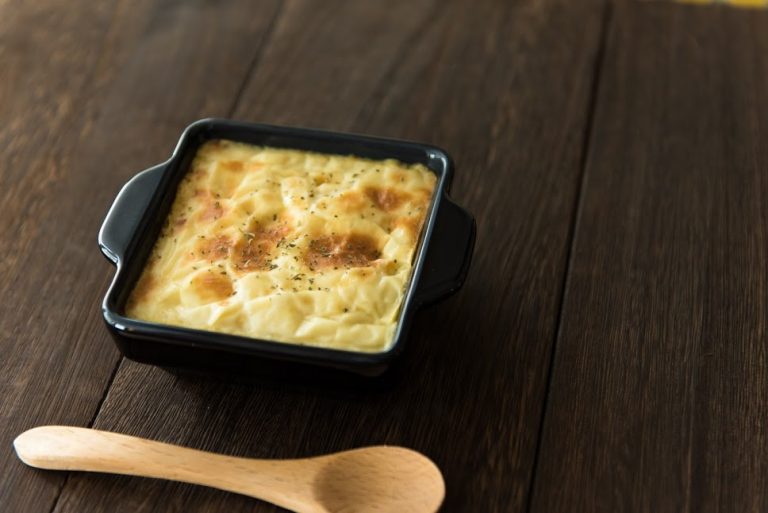 小麦粉・バター不使用！豚キムチとろろグラタン