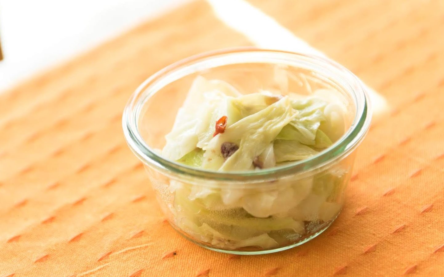 キャベツの大量消費にも◎春キャベツのアンチョビ炒め♪