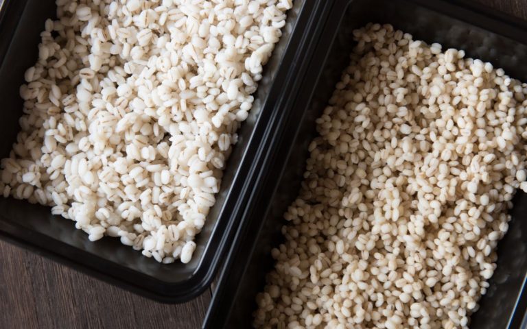 ご飯に、スープに、サラダに◎腸簡単「ゆで麦」は冷凍保存OK