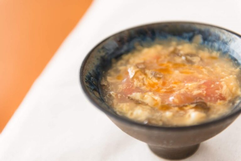 すっぱ美味〜い！もずくとトマトのサンラータン風♪