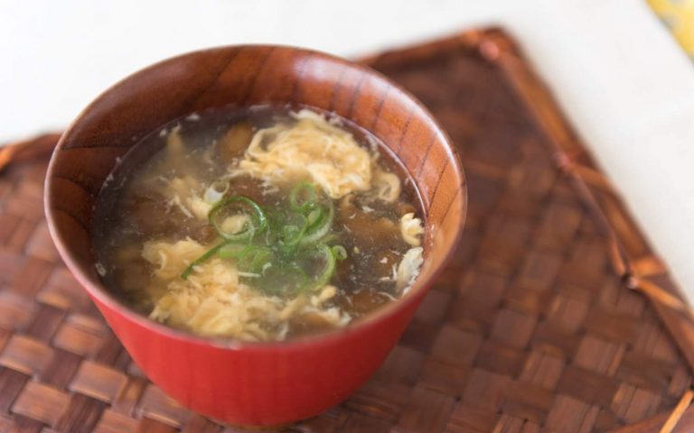 片栗粉不使用◎とろみが美味しい！なめこの中華風スープ