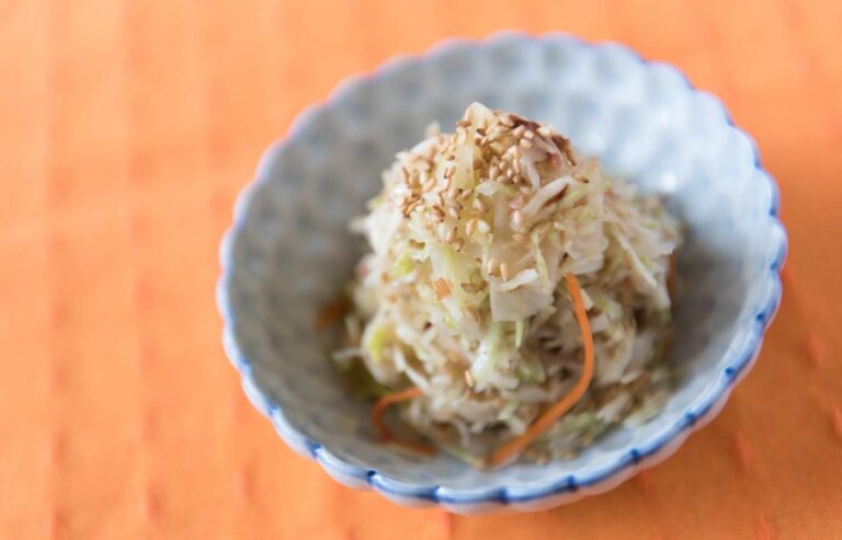 大量消費に◎ペロリと食べられるキャベツサラダ