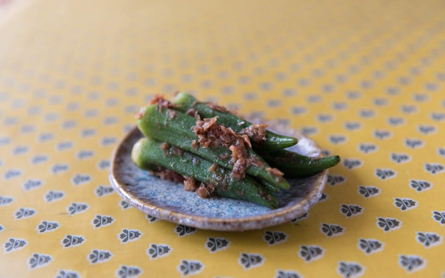 ぱくぱく繊維補給できる♪中華風オクラのおかか和え
