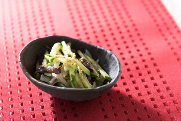プルプル食感が美味しい！生きくらげとキュウリのナムル