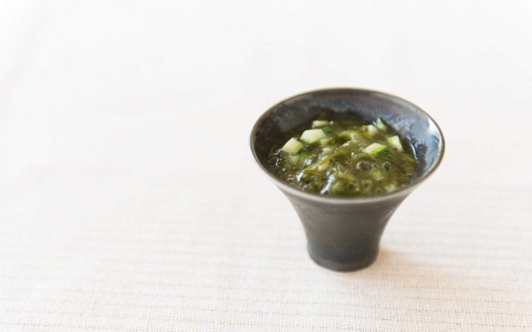 ピリッと美味しい♪胡瓜とメカブのわさび和え