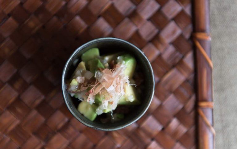 さっぱり“腸”美味しい！アボカドのおかか梅和え